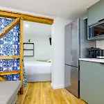 Cosy Flat In The Downtown 아파트 *
