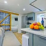 Cosy Flat In The Downtown 아파트 *